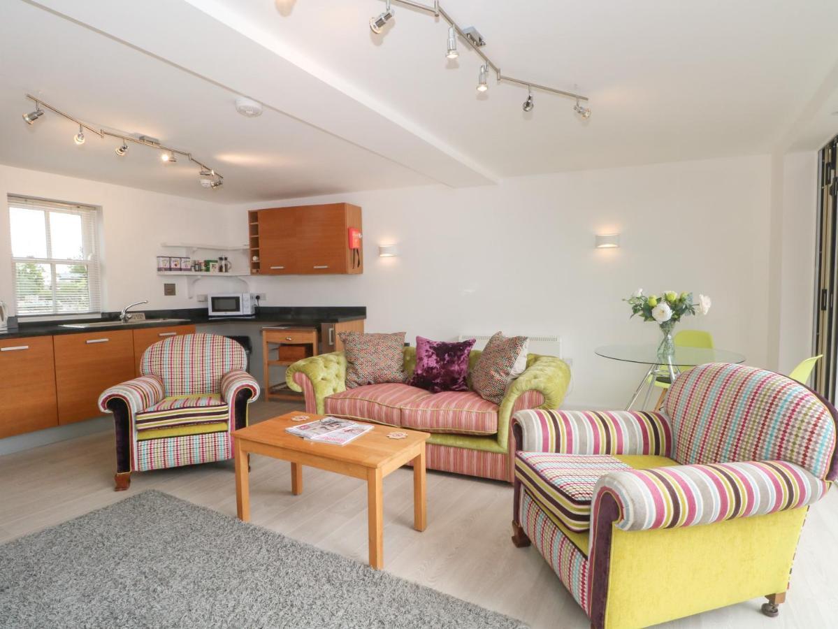 The Lodge At Cross Cottage Wrexham Exteriör bild