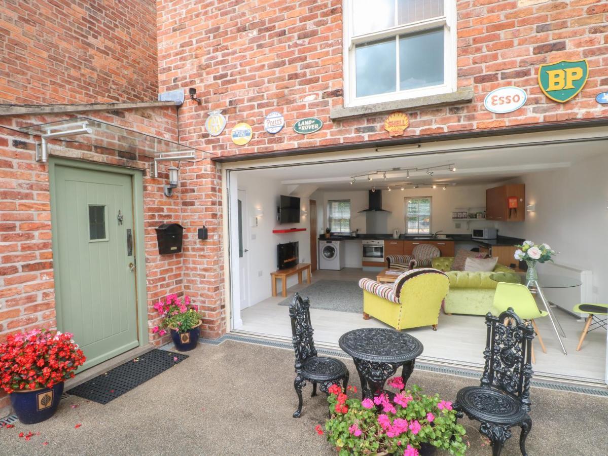 The Lodge At Cross Cottage Wrexham Exteriör bild