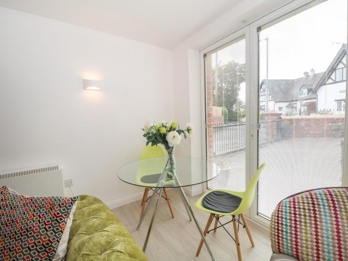 The Lodge At Cross Cottage Wrexham Exteriör bild